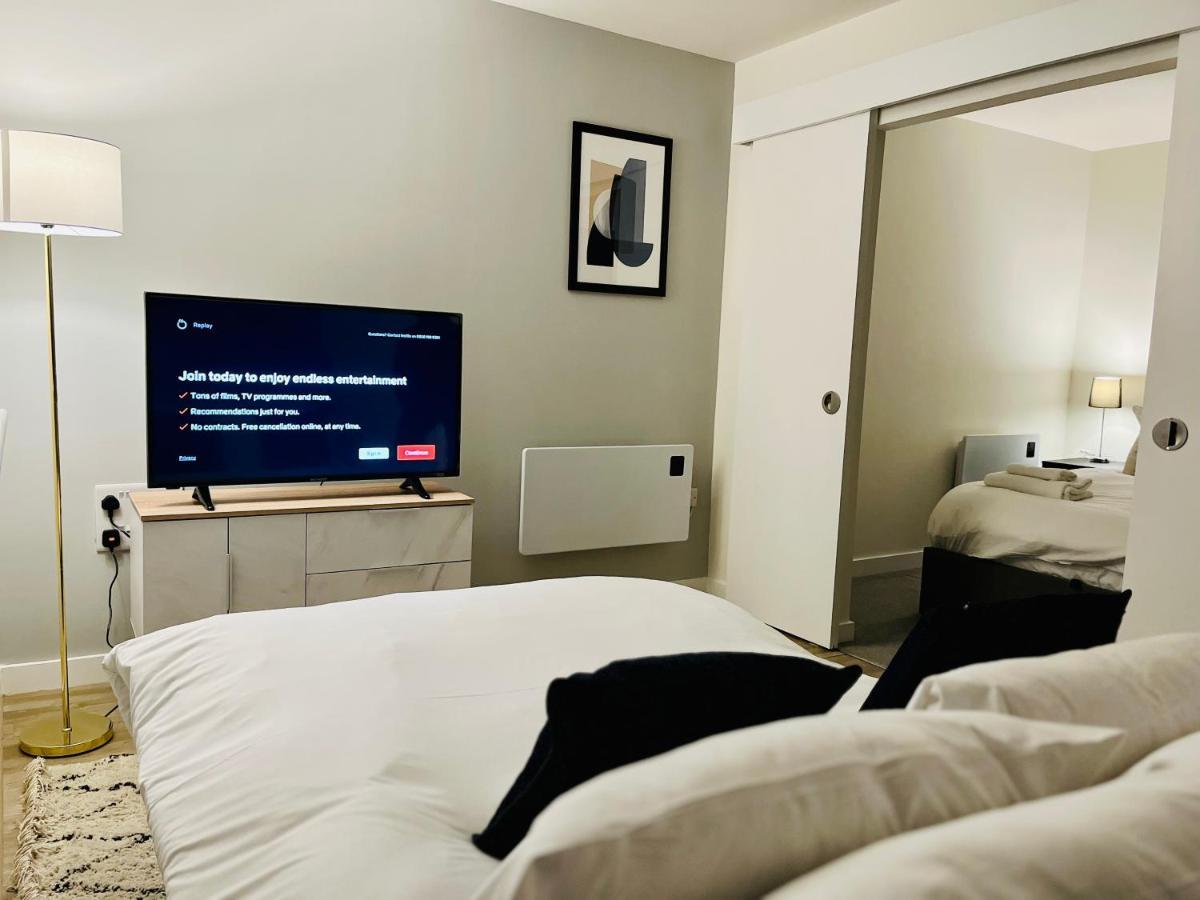 Fantastic One Bedroom Apartment Near Old Trafford Stadium Манчестър Екстериор снимка