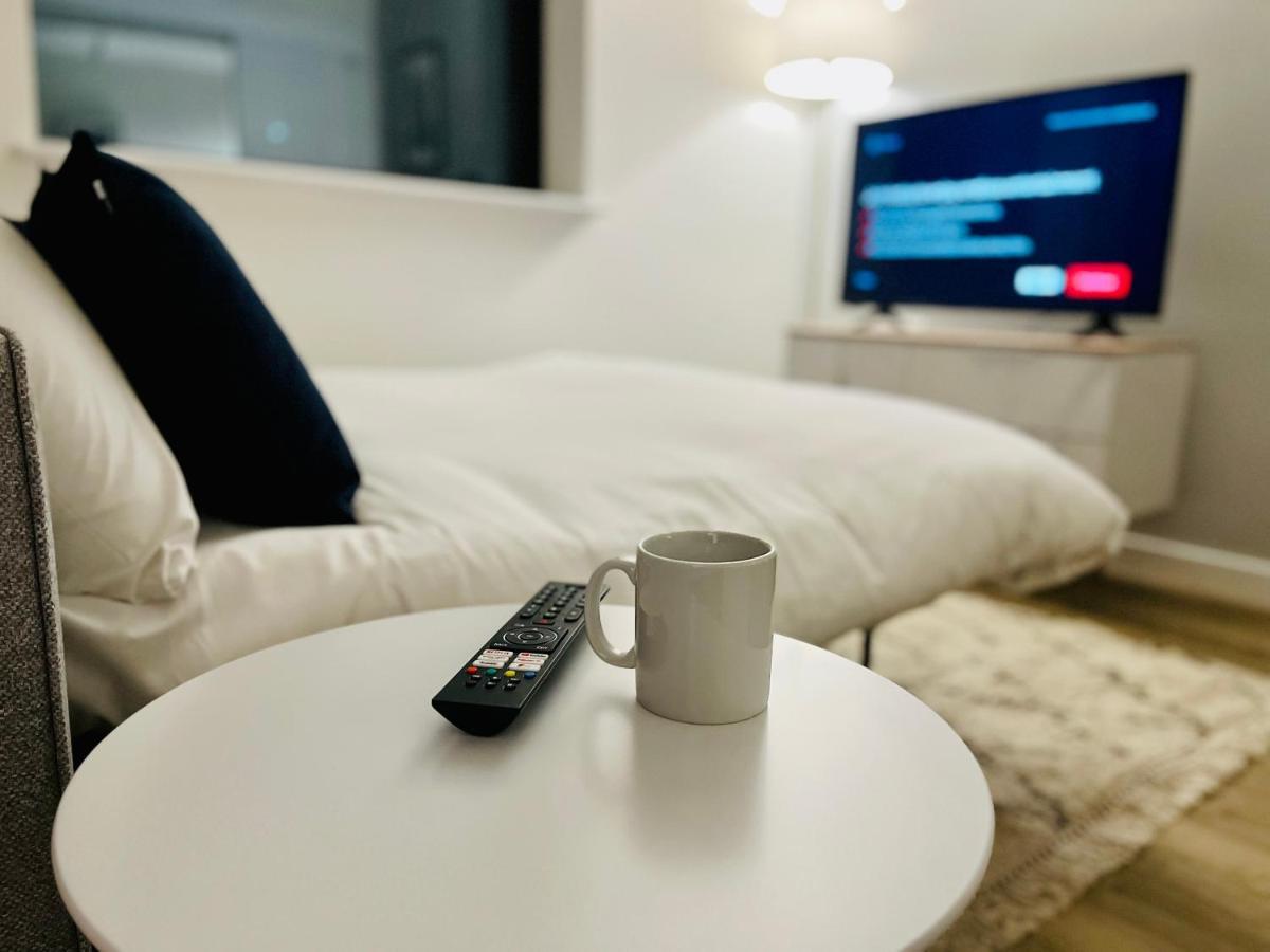 Fantastic One Bedroom Apartment Near Old Trafford Stadium Манчестър Екстериор снимка