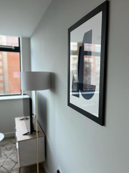 Fantastic One Bedroom Apartment Near Old Trafford Stadium Манчестър Екстериор снимка