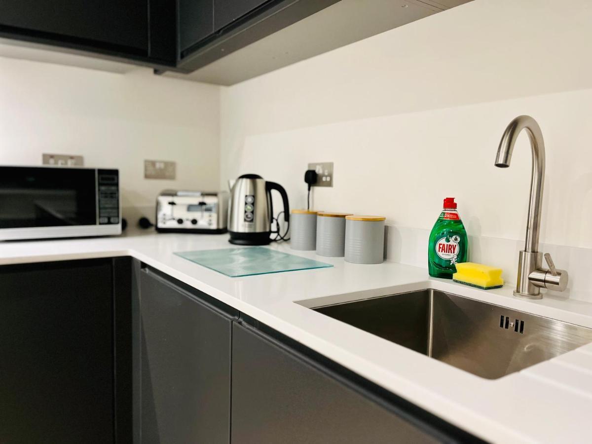 Fantastic One Bedroom Apartment Near Old Trafford Stadium Манчестър Екстериор снимка
