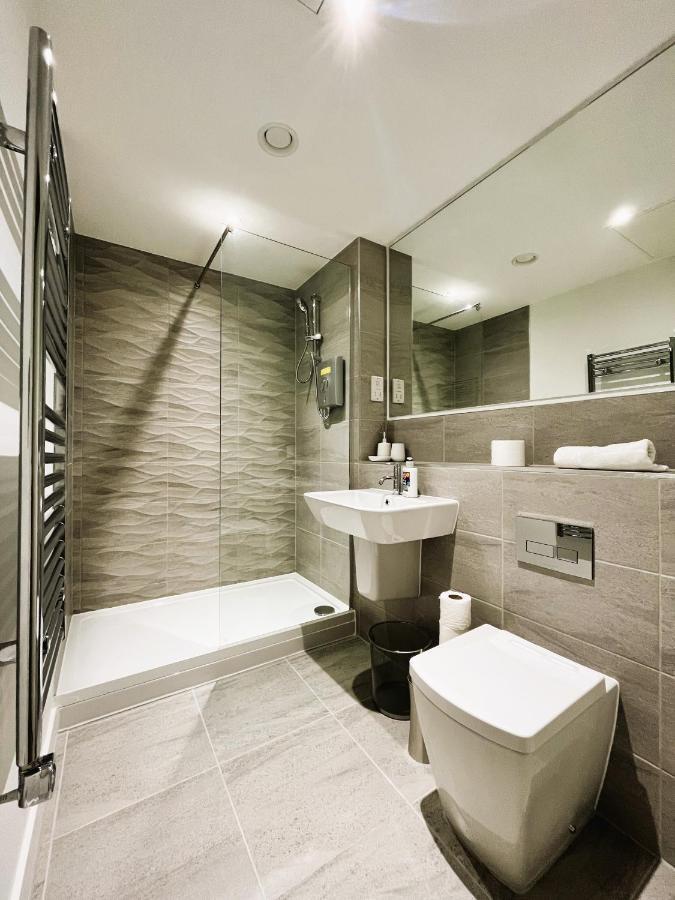 Fantastic One Bedroom Apartment Near Old Trafford Stadium Манчестър Екстериор снимка