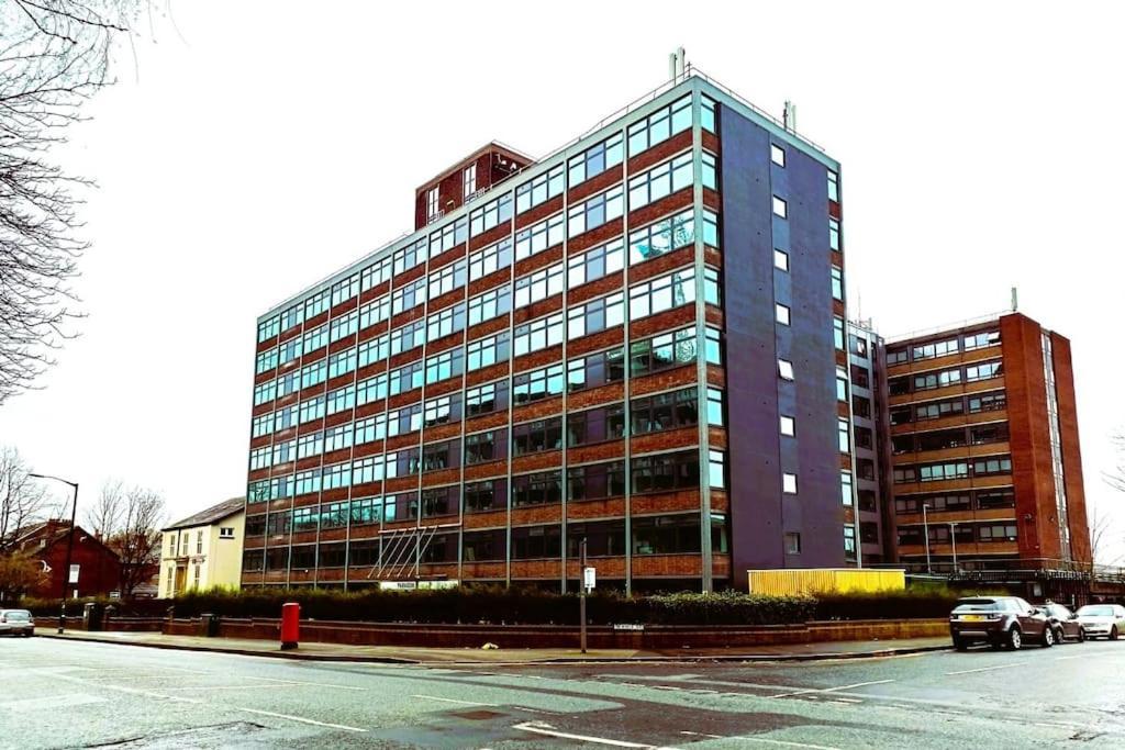 Fantastic One Bedroom Apartment Near Old Trafford Stadium Манчестър Екстериор снимка